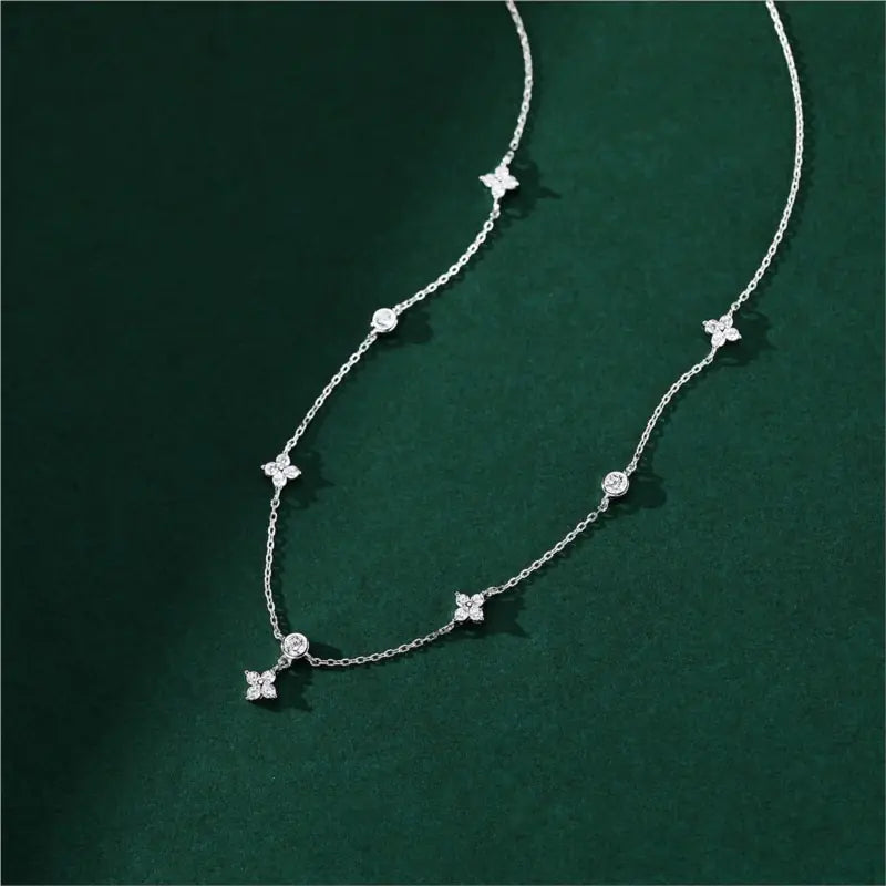 Zircon Inlaid Four-Leaf Flower Chain Necklace for Women, New Fashion Light Luxury and Attractive