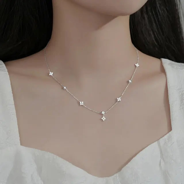 Zircon Inlaid Four-Leaf Flower Chain Necklace for Women, New Fashion Light Luxury and Attractive